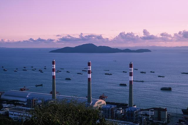 Mariners’ Robles carted off field with shoulder injury after making dazzling catch against Giants – AP News