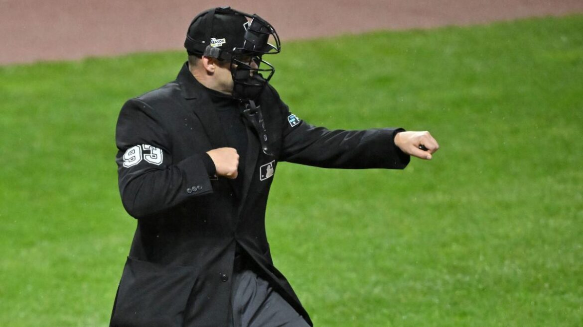 umpire-hunter-wendelstedt-hospitalized-after-foul-ball-to-head-in-mets-game-new-york-daily-news.jpg Umpire Hunter Wendelstedt hospitalized after foul ball to head in Mets game – New York Daily News