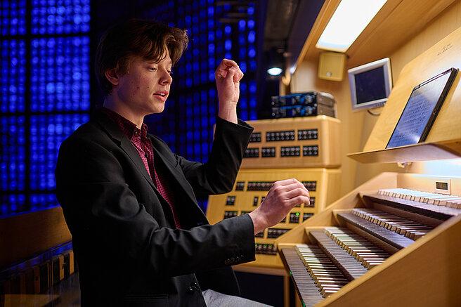 Organist Nancy Faust returning to Chicago White Sox for the season – The Pantagraph