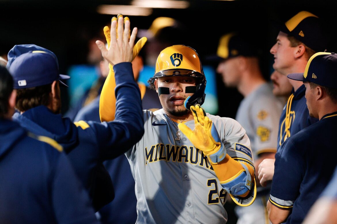 Brewers erupt for 17 runs, defeat Phillies – Reuters