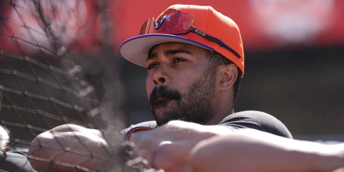 Giants DFA LaMonte Wade Jr., sign Dominic Smith – Reuters