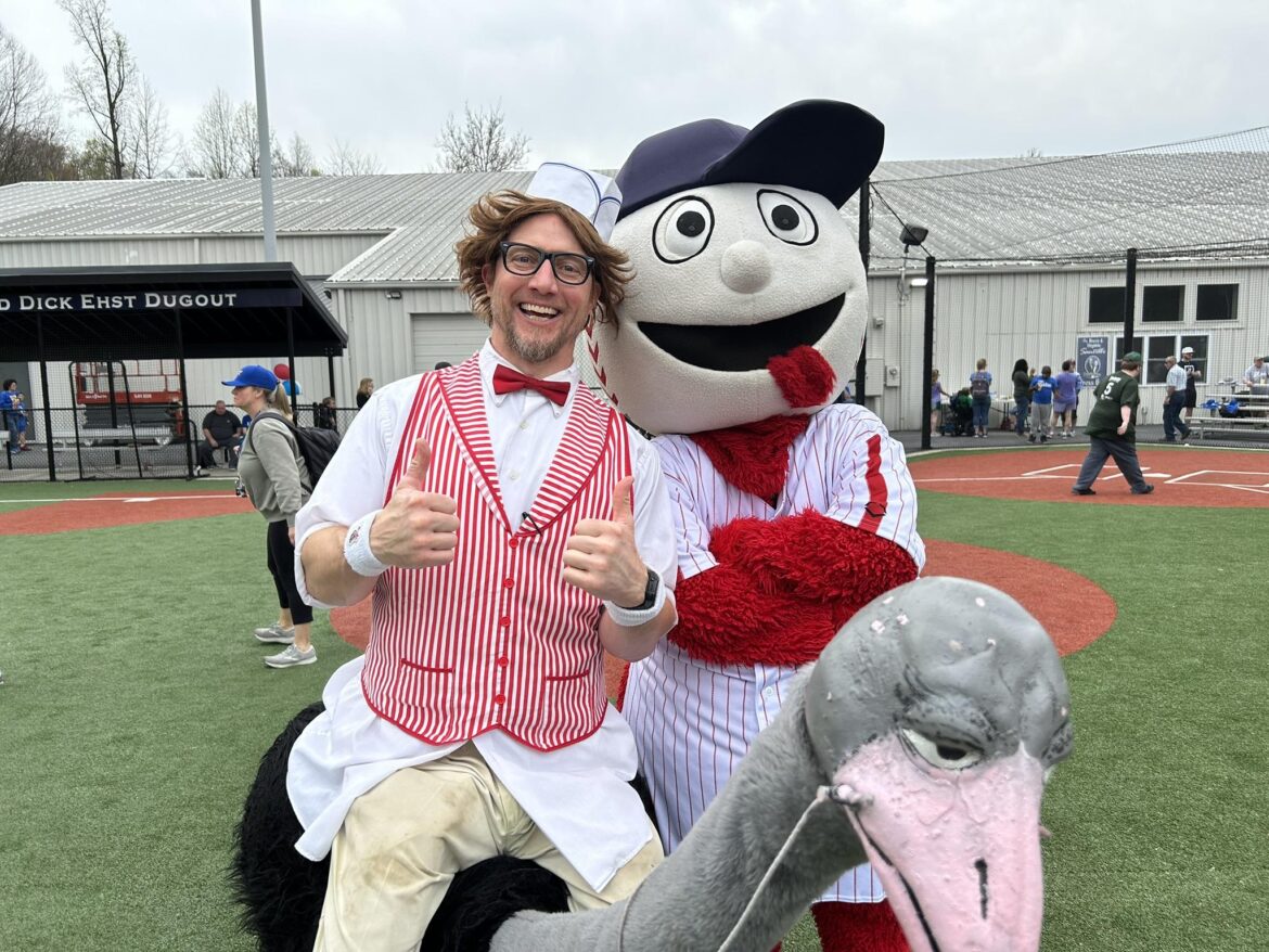 Meet the Minor League hot dog vendor who … rides an ostrich?! – MLB.com