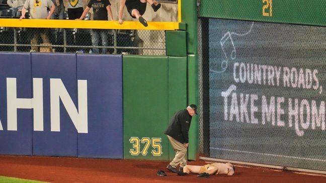 man-who-fell-from-21-foot-clemente-wall-at-pnc-park-during-pirates-game-in-critical-condition-ap-news.jpg Man who fell from 21-foot Clemente Wall at PNC Park during Pirates game in critical condition – AP News