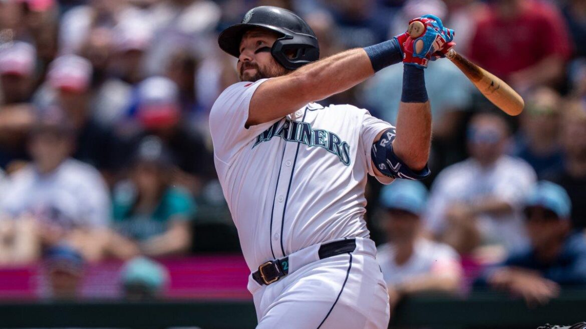 MLB HR leader Cal Raleigh enters Home Run Derby – with his dad – Seattle Sports
