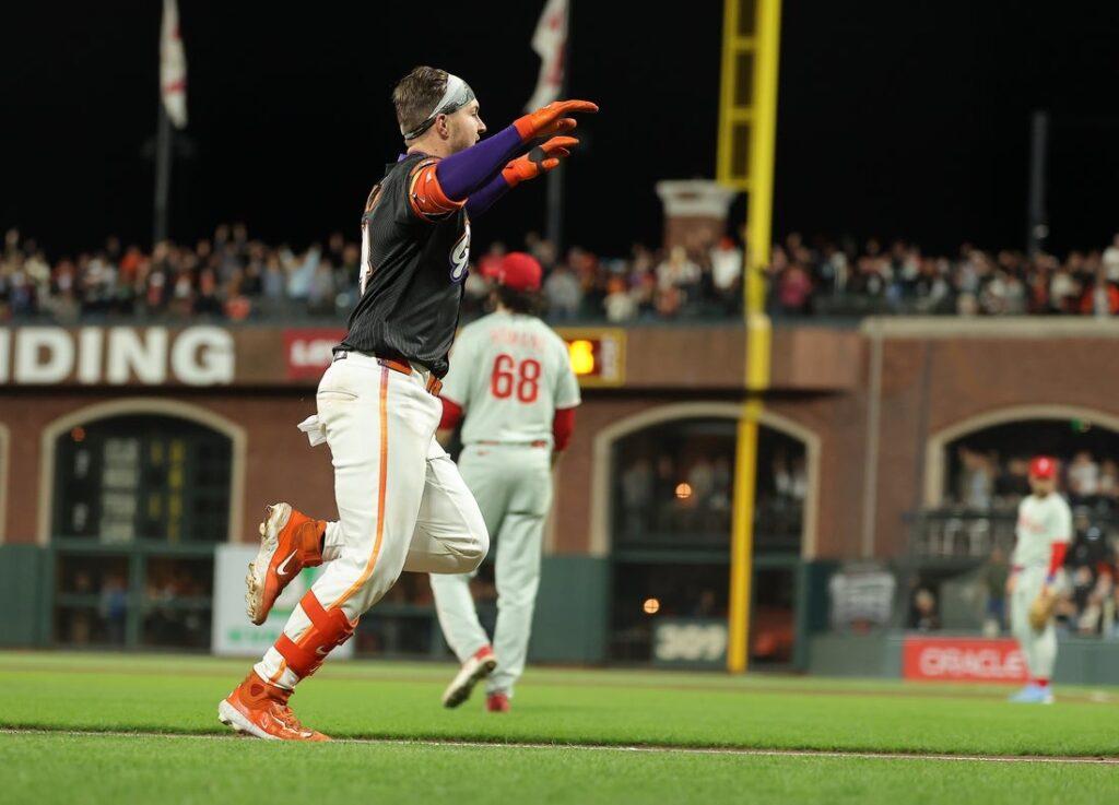 Bailey’s walk-off, inside-the-park homer lifts Giants past Phillies – The Killeen Daily Herald