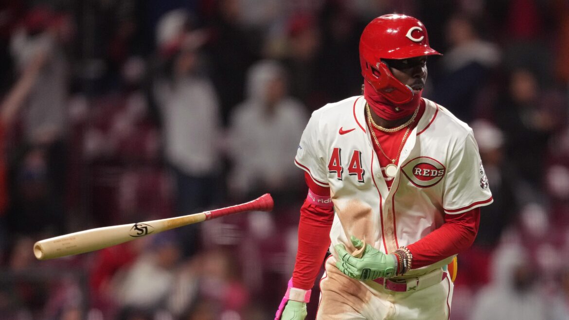 elly-takes-torpedo-to-new-level-with-one-in-a-million-aim-on-lost-bat-mlb-com.jpg Elly takes ‘Torpedo’ to new level with one-in-a-million aim on lost bat – MLB.com
