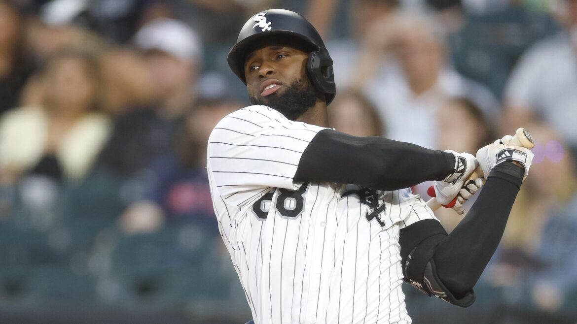 Robert shakes off trade rumors as White Sox (4 HRs) take series with Phils – MLB.com