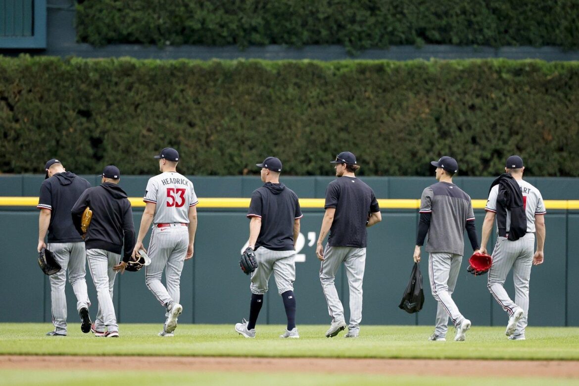 Twins bullpen collapses late in loss to White Sox – WDAY Radio