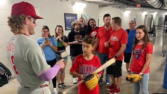 phillies-fan-drew-feltwell-reveals-why-he-gave-home-run-baseball-to-viral-woman-who-demanded-it-from-his-son-new-york-post.jpg Phillies fan Drew Feltwell reveals why he gave home run baseball to viral woman who demanded it from his son – New York Post