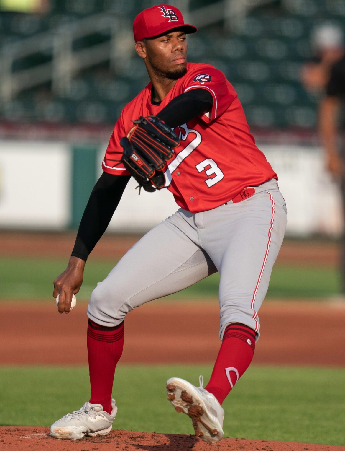 Hunter Greene, Reds hold off Mets to win series – Reuters