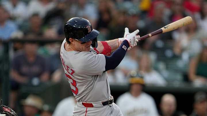 Red Sox’s Gonzalez ups streak, then exits hurt – ESPN