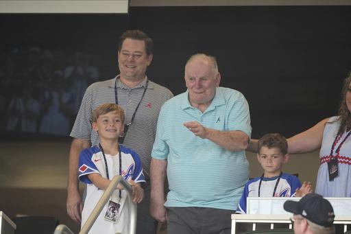 Hall of Fame manager Bobby Cox is cheered in 30-year celebration of Braves’ 1995 World Series title – AP News