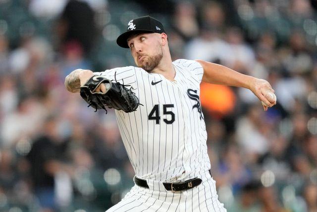 As the White Sox narrowly avoid loss #121, fans bid farewell to a season to forget – NPR