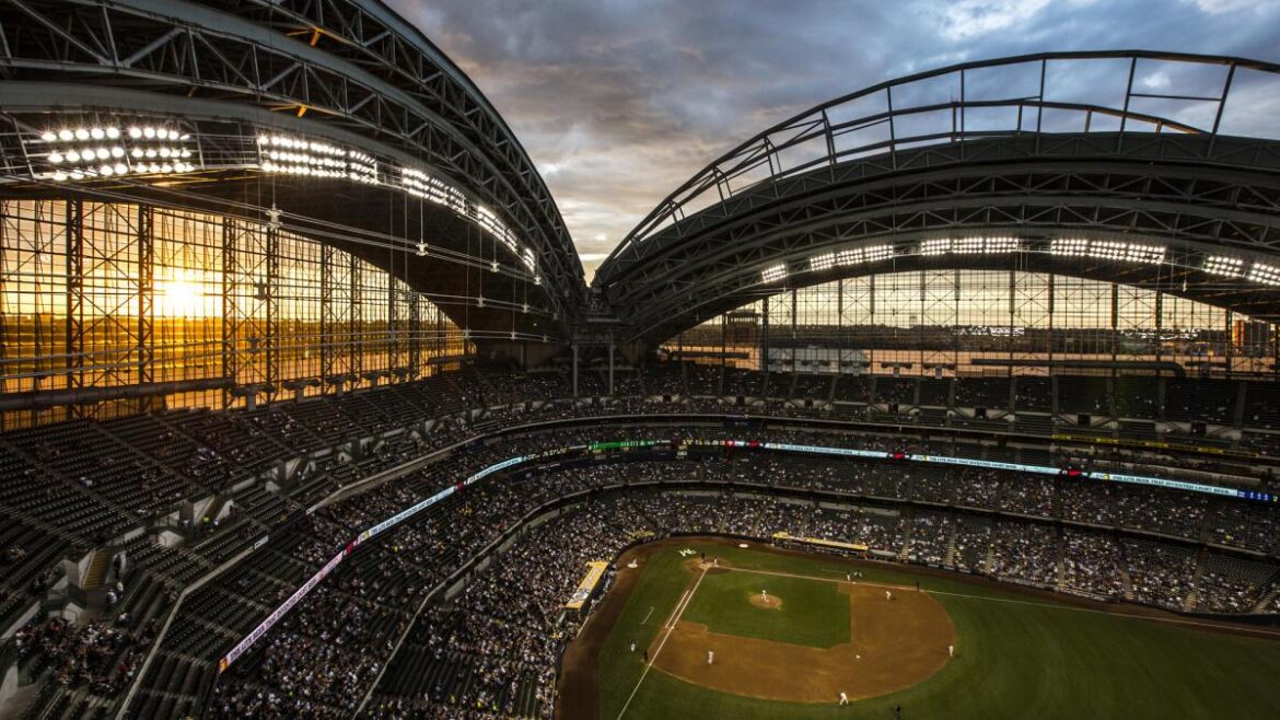 milwaukee-brewers-one-win-away-from-nlcs-as-fans-board-brewers-express-to-chicago-tmj4-news.jpg Milwaukee Brewers one win away from NLCS as fans board ‘Brewers Express’ to Chicago – TMJ4 News