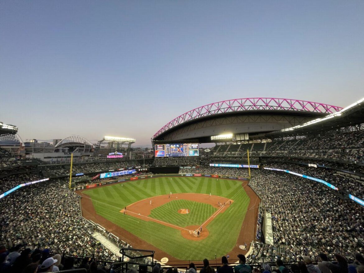 seattle-mariners-shutting-down-root-sports-shifting-tv-and-streaming-to-mlb-in-2026-geekwire.jpg Seattle Mariners shutting down ROOT Sports, shifting TV and streaming to MLB in 2026 – GeekWire