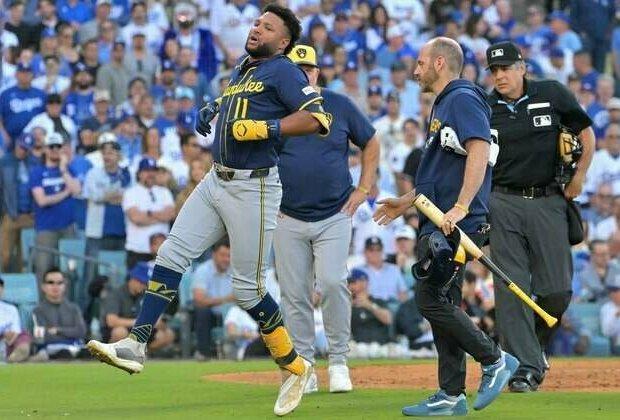 brewers-rf-jackson-chourio-leg-exits-game-3-reuters.jpg Brewers RF Jackson Chourio (leg) exits Game 3 – Reuters