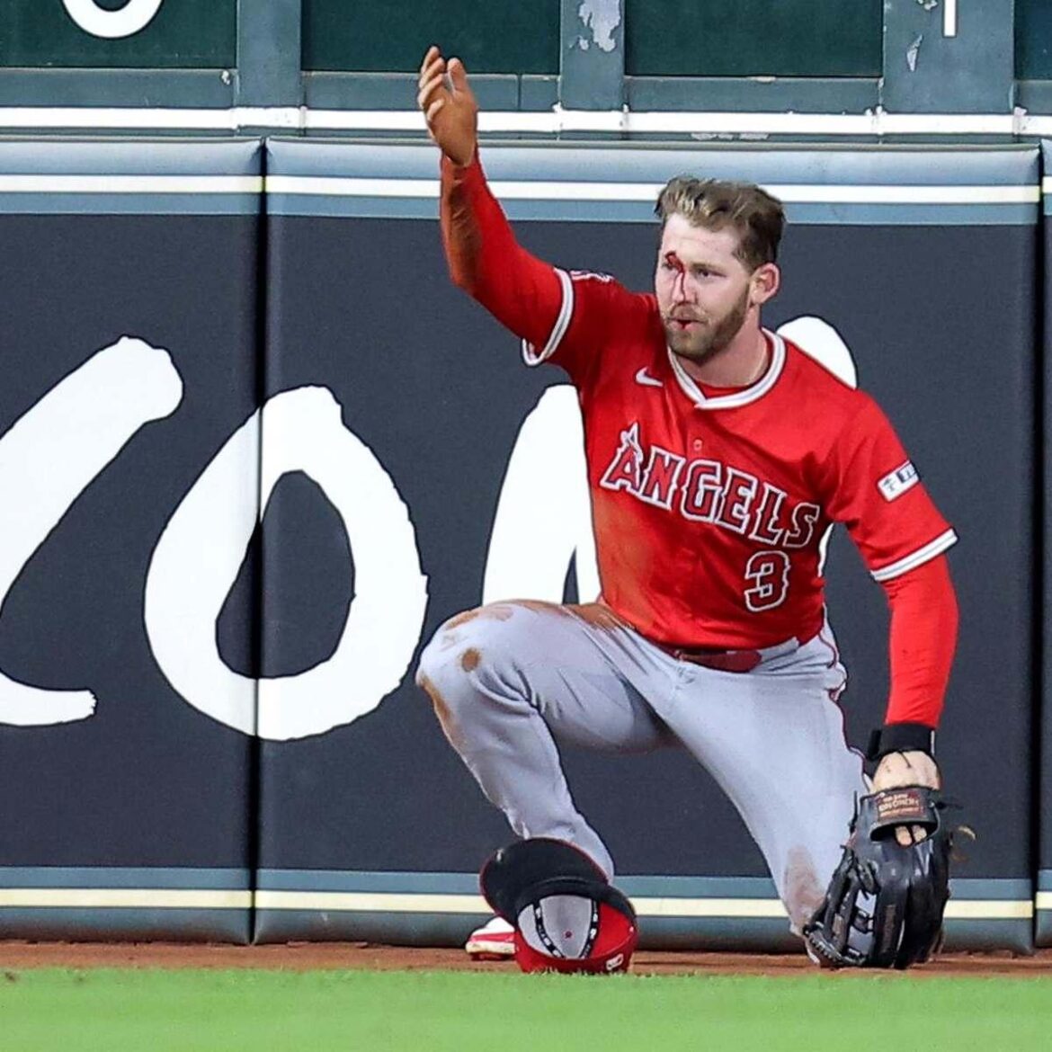 Angels’ Ward crashes into scoreboard, carted off – ESPN