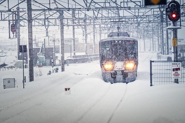 Dodgers-Rockies off to frigid start as snowstorm coats Coors Fields – ESPN