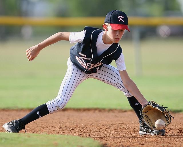 Fielding error dooms Reds against Diamondbacks – Reuters
