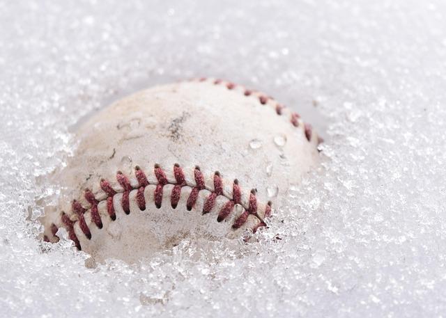 Burns wins 12th straight decision, Stewart hits 24th HR, as Reds beat Pirates 10-2 – New Castle News
