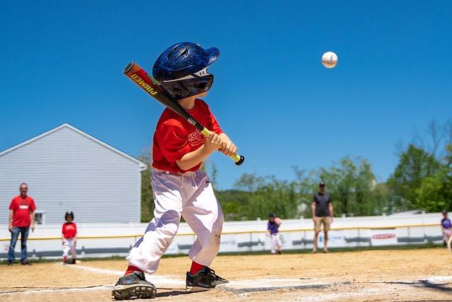 Woman struck in head by bat at Yankees game suing for $10M: Complaint – ABC News – Breaking News, Latest News and Videos